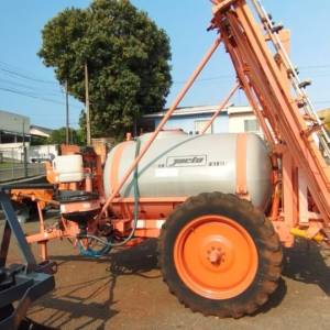 PULVERIZADOR DE ARRASTO MODELO AD-18, MARCA JACTO