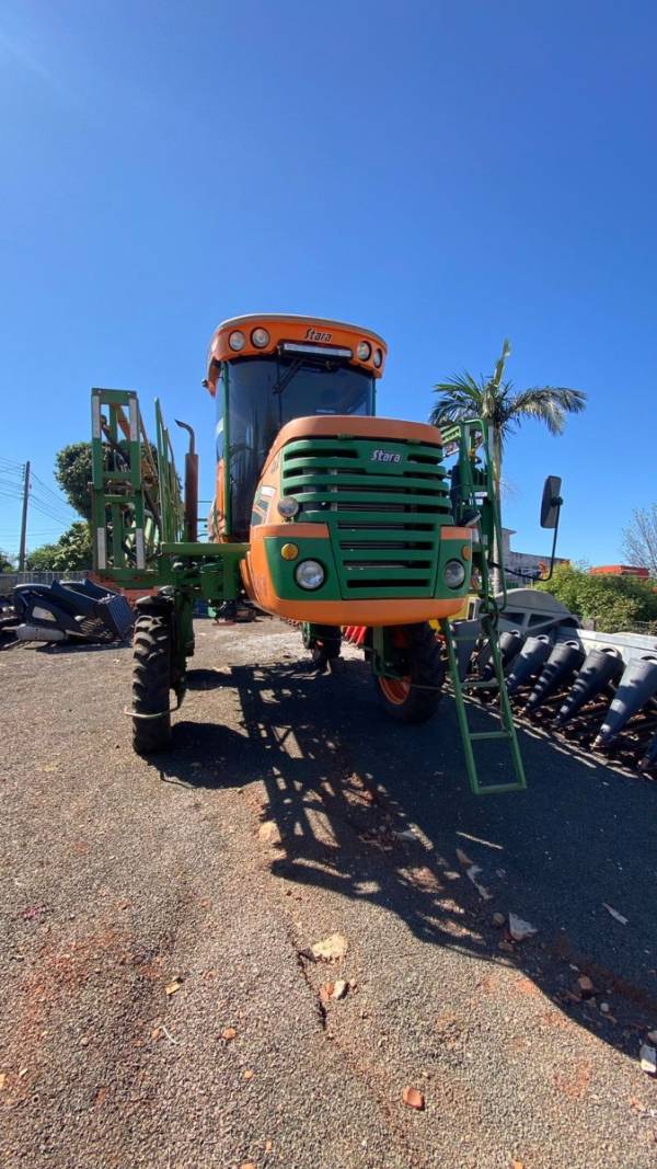 PULVERIZADOR AUTOPROPELIDO MODELO GLADIADOR 2300, MARCA STARA