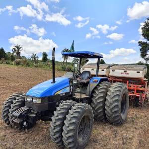 Conjunto Trator TL 75E + Plantadeira Kuhn PG900