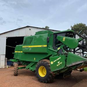 Colheitadeira John Deere 1175