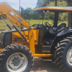 Trator Valtra 700