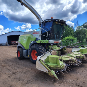 Forrageira Automotriz Claas 860
