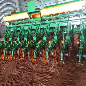 Plantadeira Victoria 4050 - 08x50