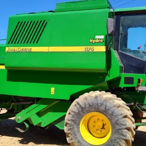 Colheitadeira John Deere 1175