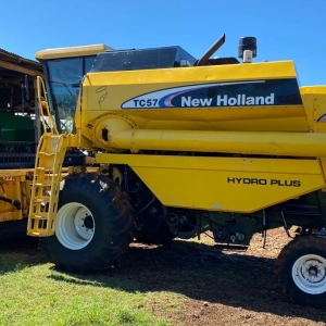 Colheitadeira New Holland TC 57