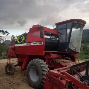 Colheitadeira MF 3640 