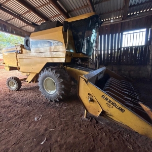 Colheitadeira New Holland TC 57