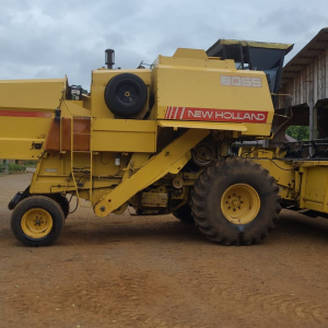 Colheitadeira New Holland NH 8055