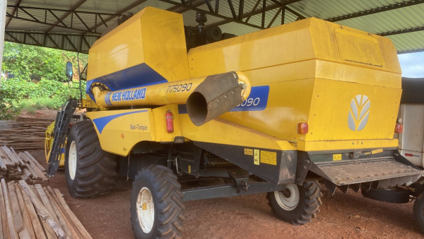 Colheitadeira New Holland TC 5090