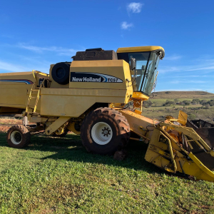 Colheitadeira New Holland TC 57