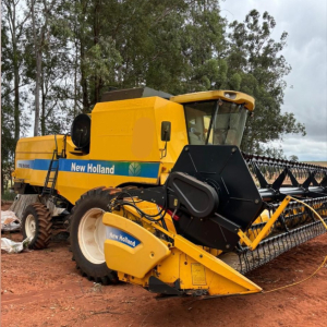 Colheitadeira New Holland TC 5090