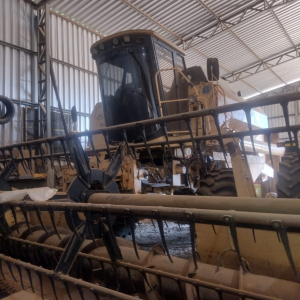 Colheitadeira New Holland TC 57