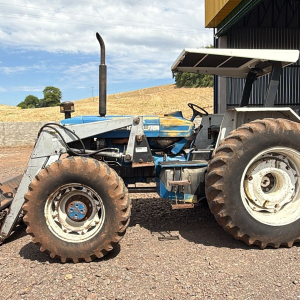 Trator New Holland 6630