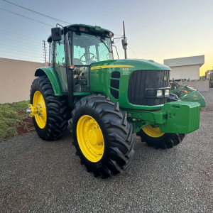 Trator John Deere 6205j