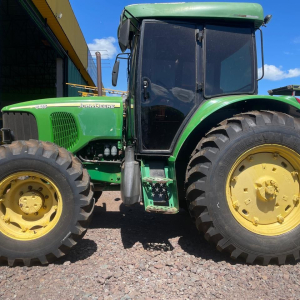 Trator John Deere 6415