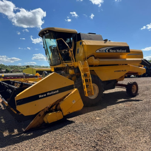 Colheitadeira New Holland TC 57