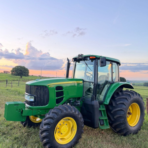 Trator John Deere 6135 J