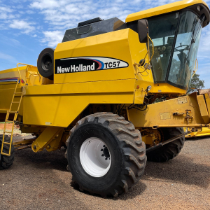 Colheitadeira New Holland TC 57