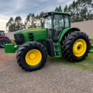 Trator John Deere 6205J