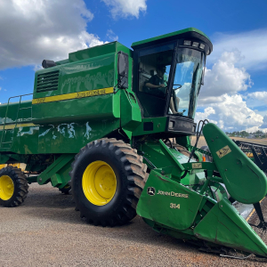 Colheitadeira John Deere 1165