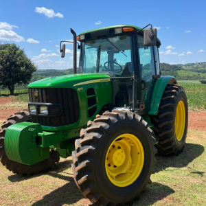 Trator John Deere 6110