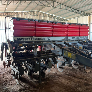 Plantadeira Massey Ferguson MF 509 