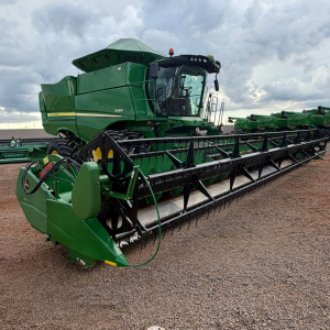 Colheitadeira John Deere s660