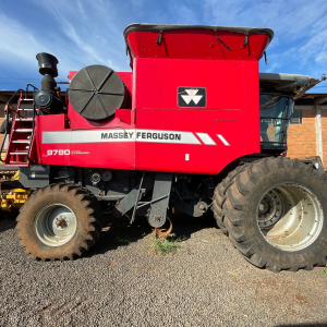 Colheitadeira Massey Ferguson MF 9790