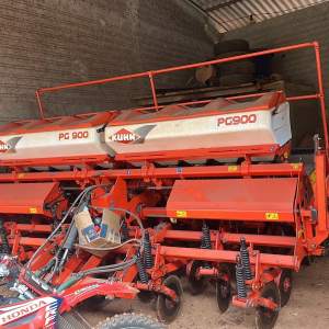 Plantadeira Kuhn PG 900 8x45