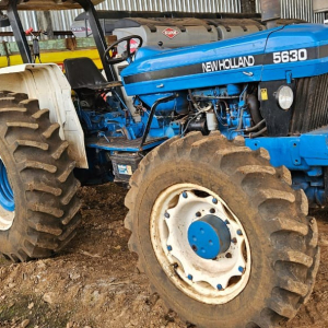 Trator New Holland 5630