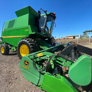 Colheitadeira John Deere 1570