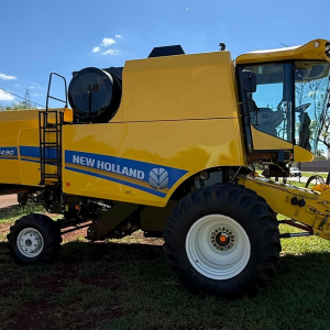 Colheitadeira New Holland TC 4.90